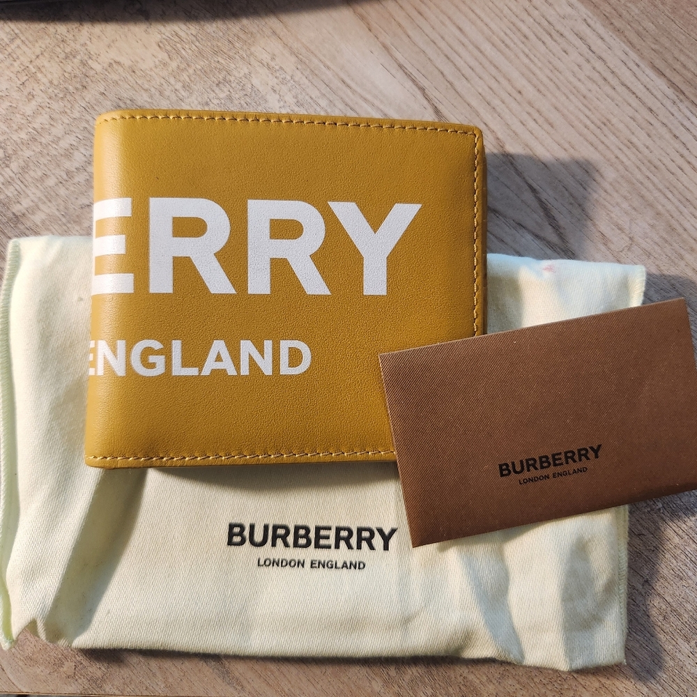 Burberry wallet (mustard)